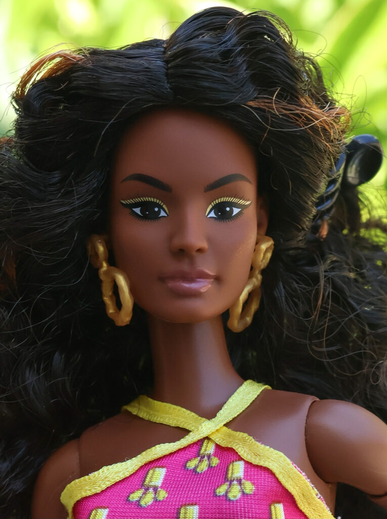 Barbie Signature You Create Barbie Basics Deluxe Kit 004